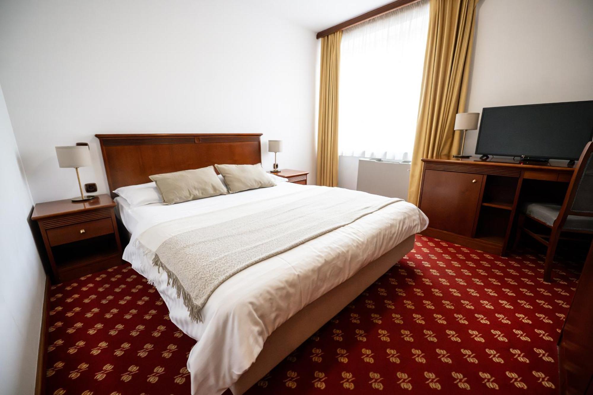 Hotel Zvezda ムルスカ・ソボタ エクステリア 写真